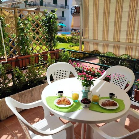 דירות מסקלי Sea Garden, Fronte Mare Con Piscina מראה חיצוני תמונה