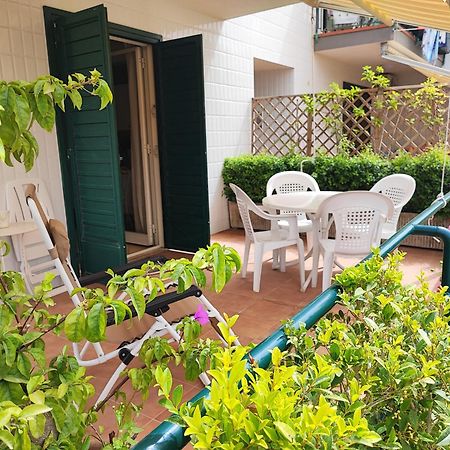 דירות מסקלי Sea Garden, Fronte Mare Con Piscina מראה חיצוני תמונה