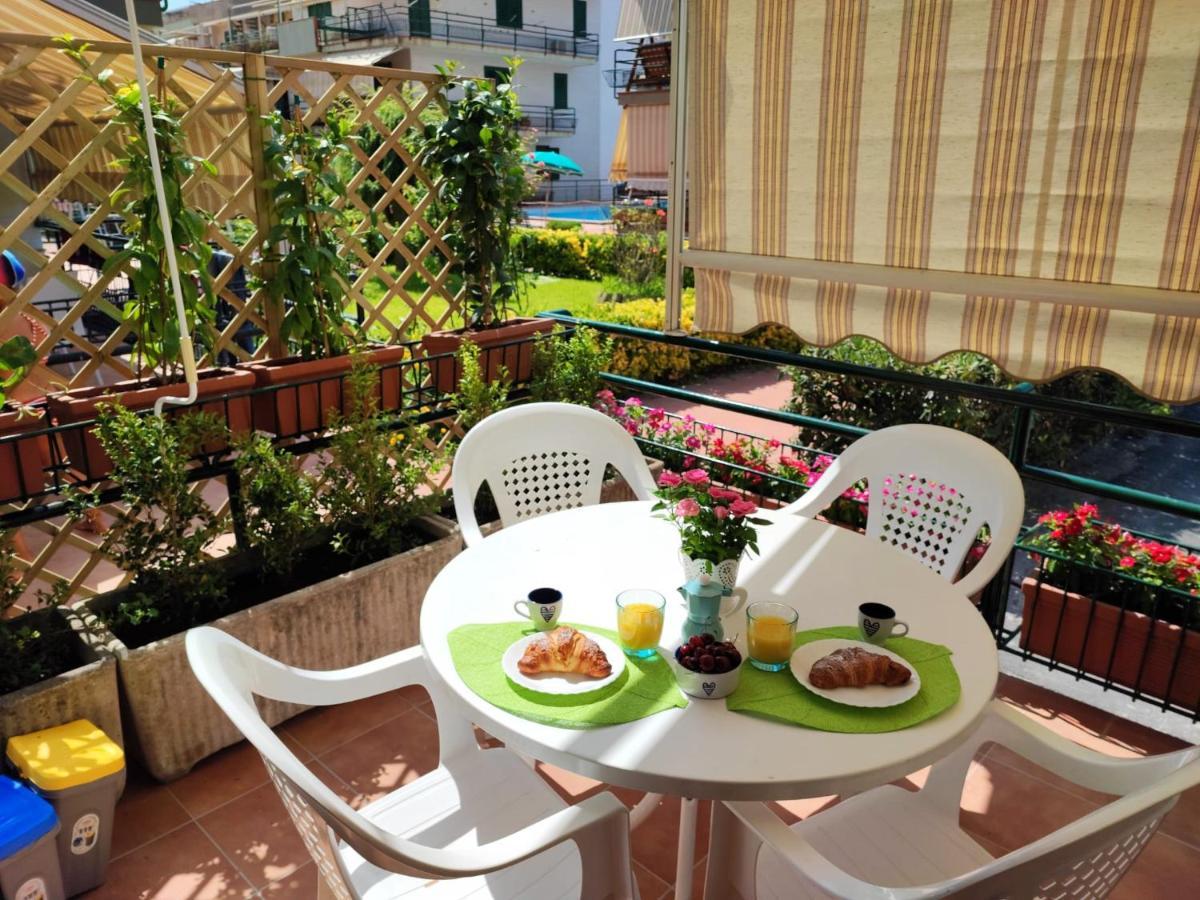 דירות מסקלי Sea Garden, Fronte Mare Con Piscina מראה חיצוני תמונה