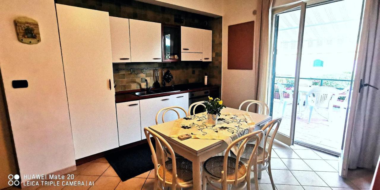 דירות מסקלי Sea Garden, Fronte Mare Con Piscina מראה חיצוני תמונה