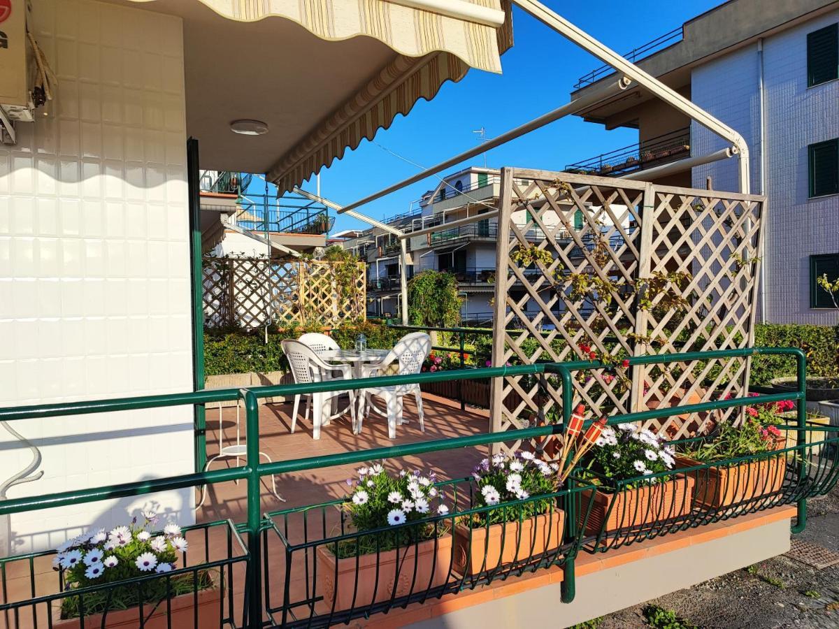 דירות מסקלי Sea Garden, Fronte Mare Con Piscina מראה חיצוני תמונה