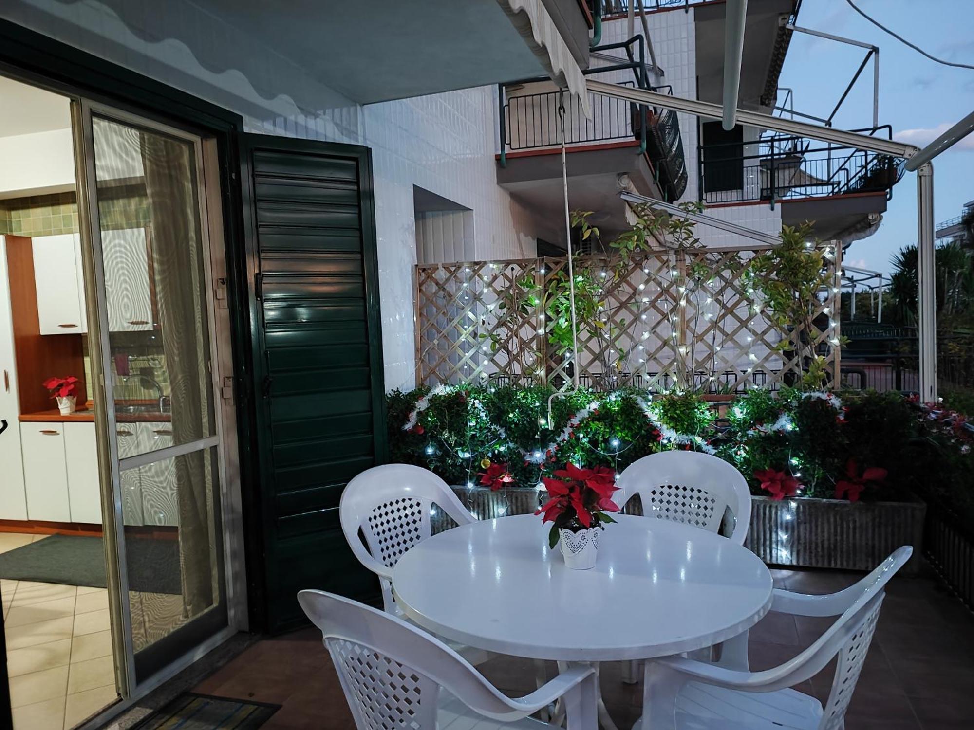דירות מסקלי Sea Garden, Fronte Mare Con Piscina מראה חיצוני תמונה