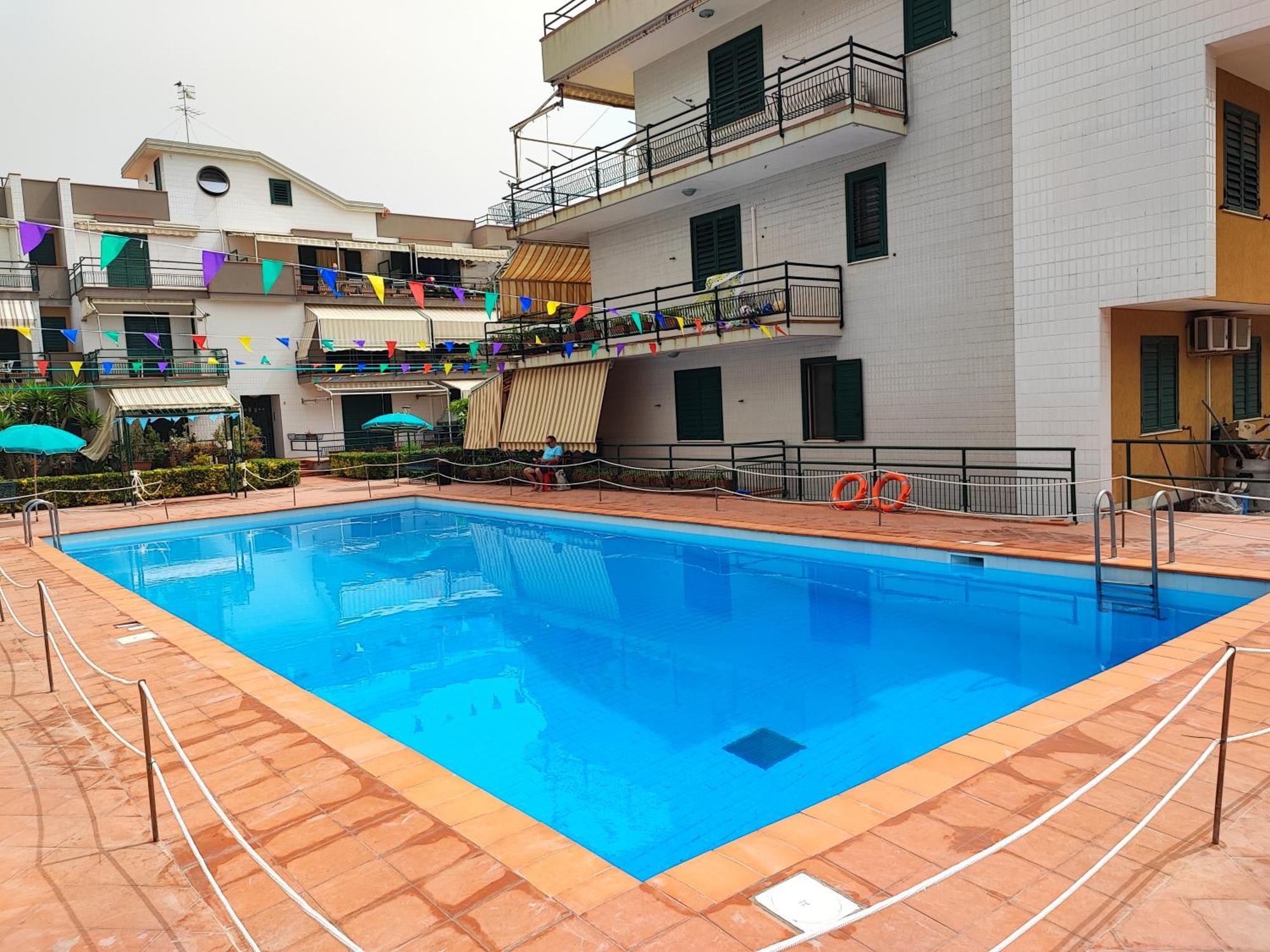 דירות מסקלי Sea Garden, Fronte Mare Con Piscina מראה חיצוני תמונה