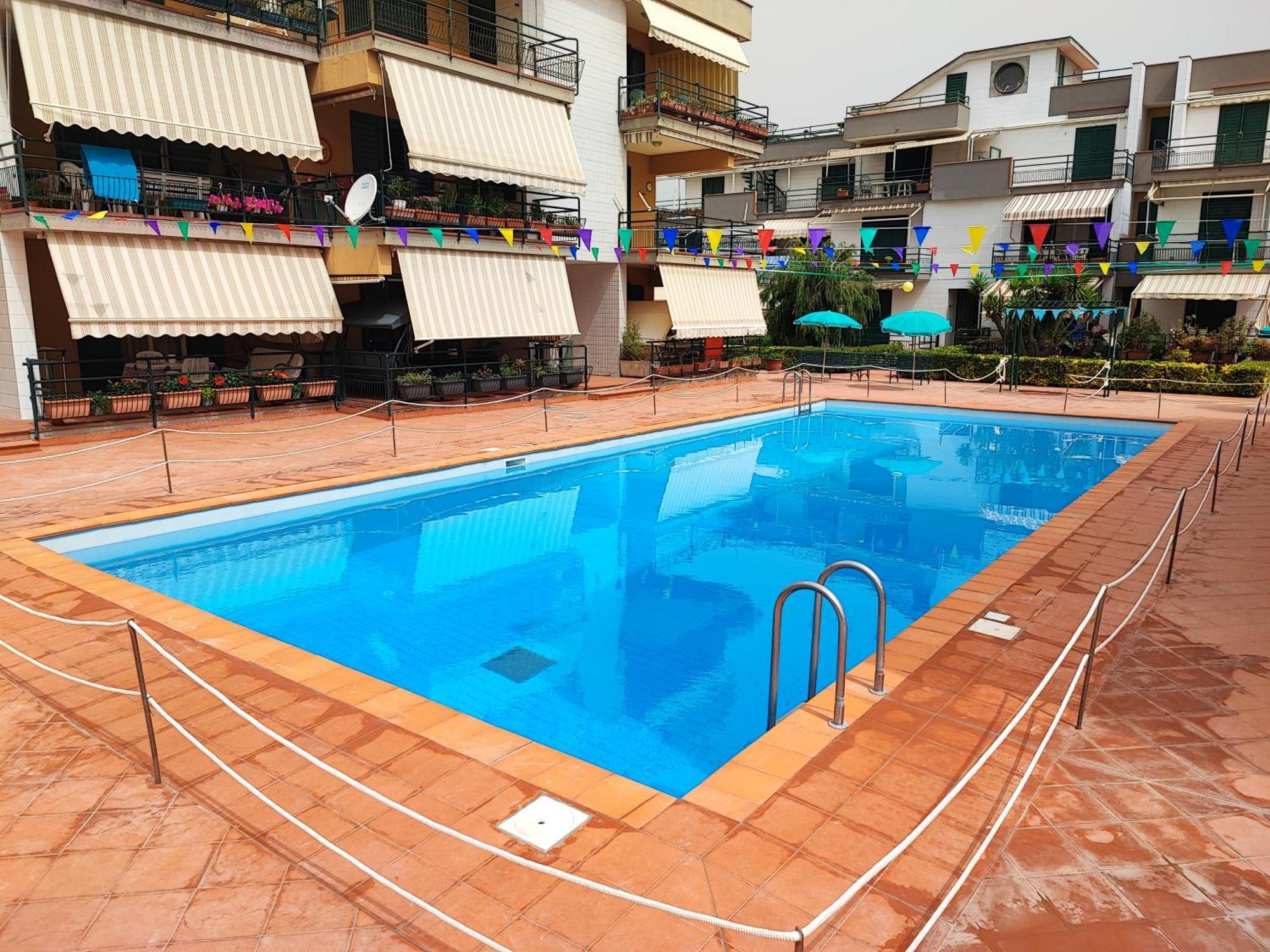 דירות מסקלי Sea Garden, Fronte Mare Con Piscina מראה חיצוני תמונה