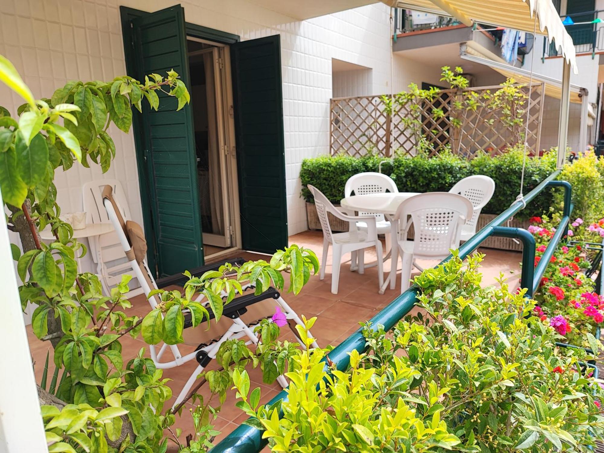 דירות מסקלי Sea Garden, Fronte Mare Con Piscina מראה חיצוני תמונה